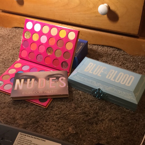 Eyeshadows - Picture 2 of 2